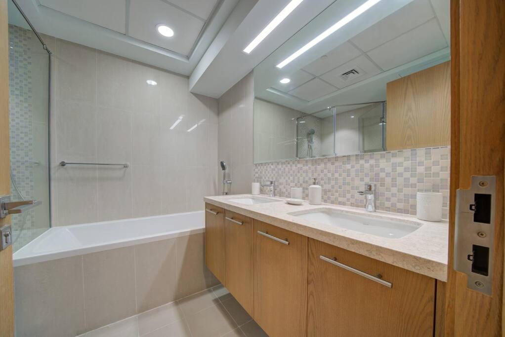 Burj Khalifa View - 2Br And Maid - Downtown Apartment Dubai Exterior photo
